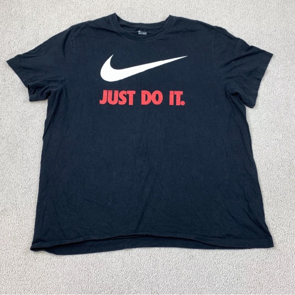 This Nike Men's Just Do It-Large** White Swoosh Athletic Performance Workout Tee